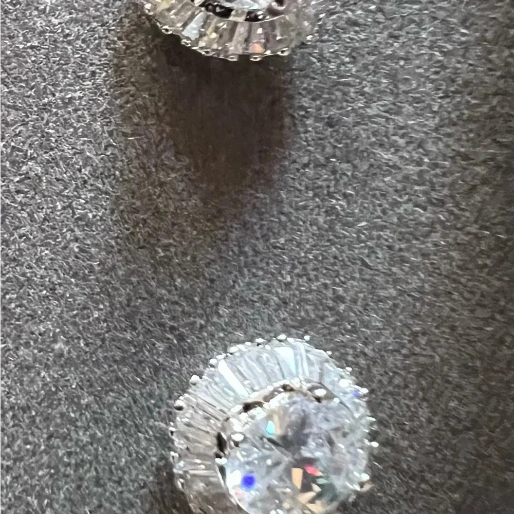 Nolan Miller pierced earrings - Picture 5 of 5